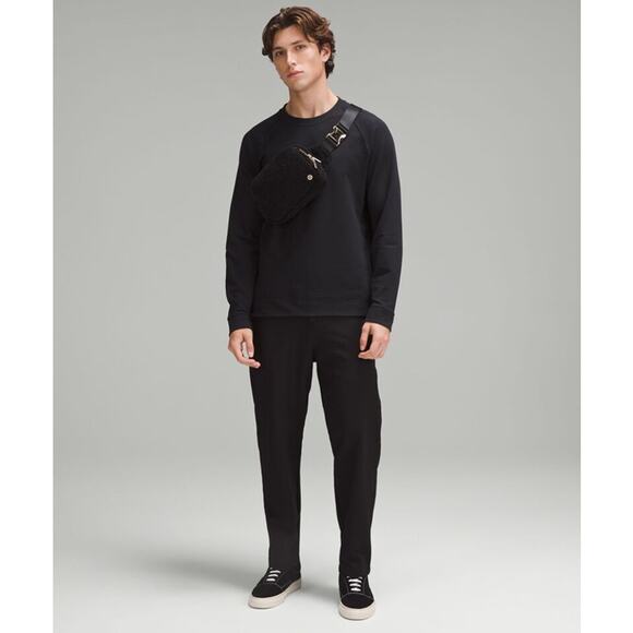 NWT Lululemon Everywhere Belt Bag Fleece 2L Black Large - Picture 3 of 10